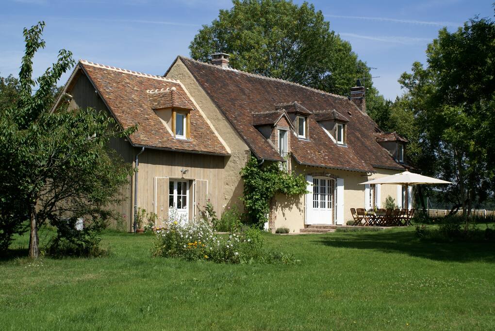 La facade sud de la maison avec la grande terrasse