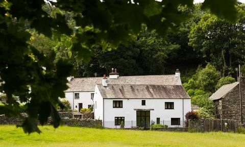 Picturesque 17th century barn with Hot Tub