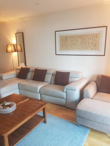 Wonderful 2bed Stunning views gallery image 2