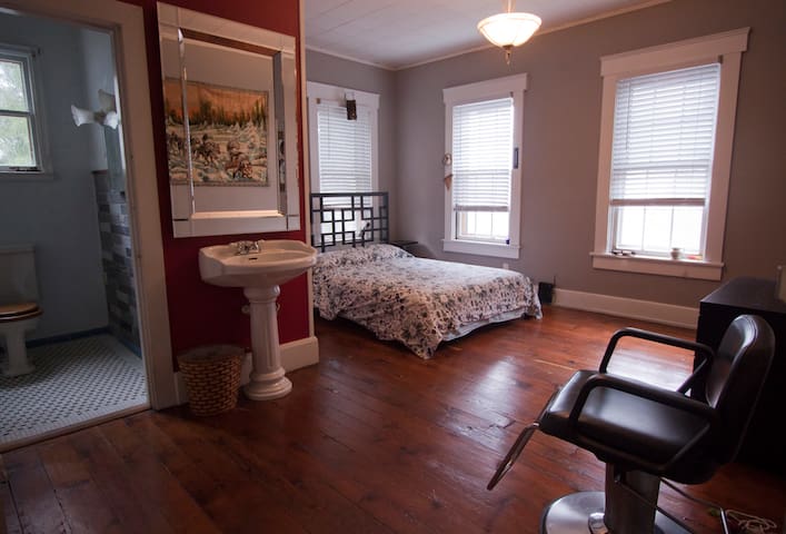 Sleepwell Mainstrasse Village (Red & Thai Rooms)