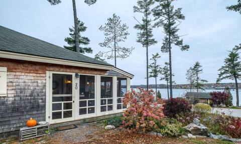 Charming Cottage With Spectacular Water View