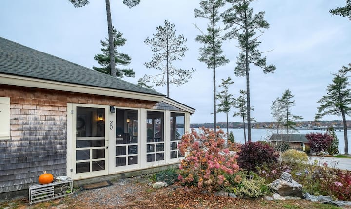 Charming Cottage With Spectacular Water View