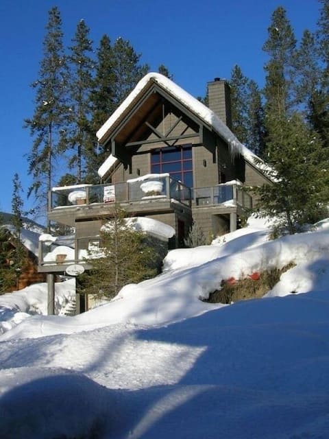 Cozy Executive A/C Home | Golf Course | Ski Hill