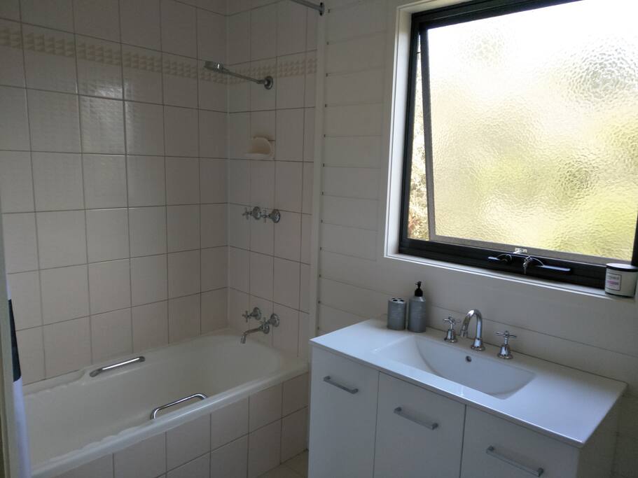 Bathroom (shower over bath)