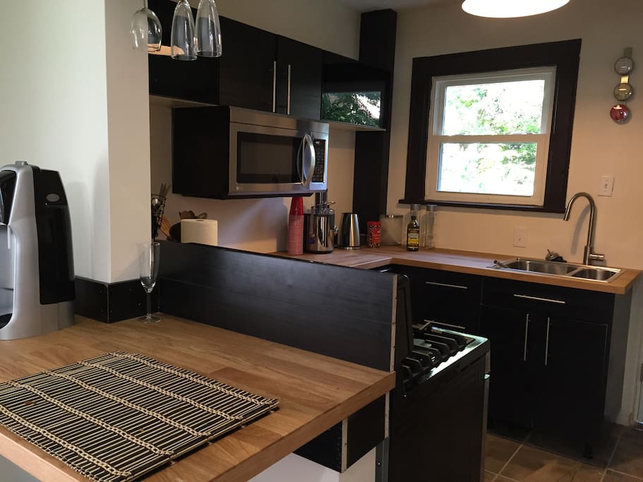 Kitchen with all the amenities you will need for basic cooking during your stay! Cookware, glassware, oil, seasonings, etc. provided