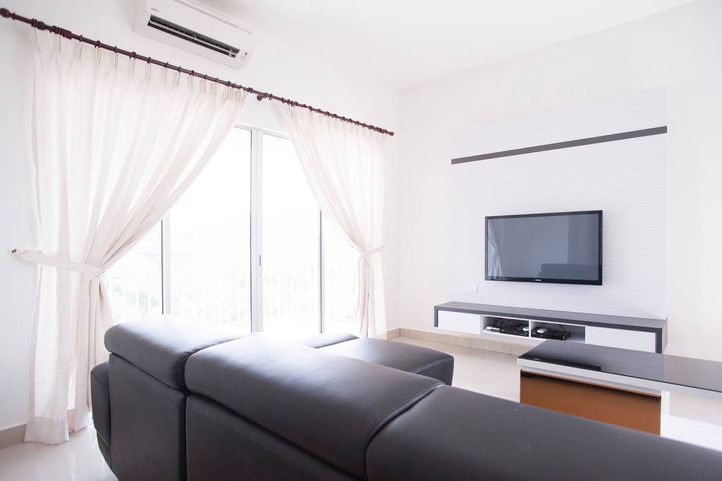 Spacious living room