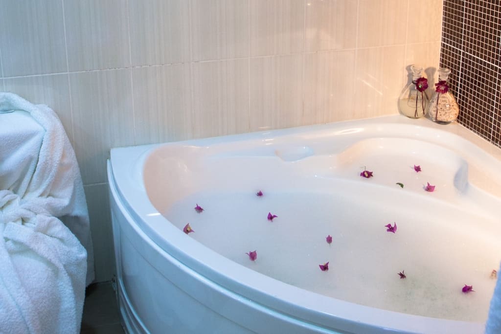 Honeymoon Suite Bathtub
