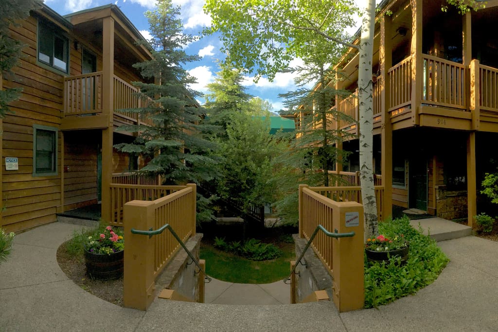 Welcome to 914 Waters Ave ~ A quaint condo complex 2 blocks from the Gondola & Aspen core