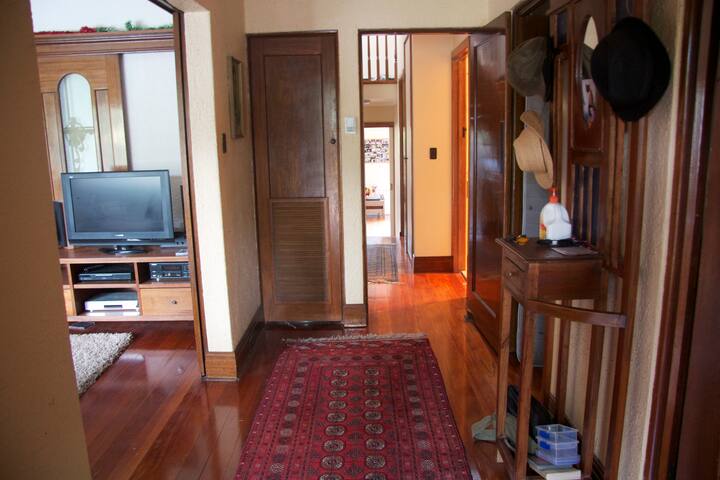 Northcote Family Home Melbourne Close to MCG/City gallery image 5