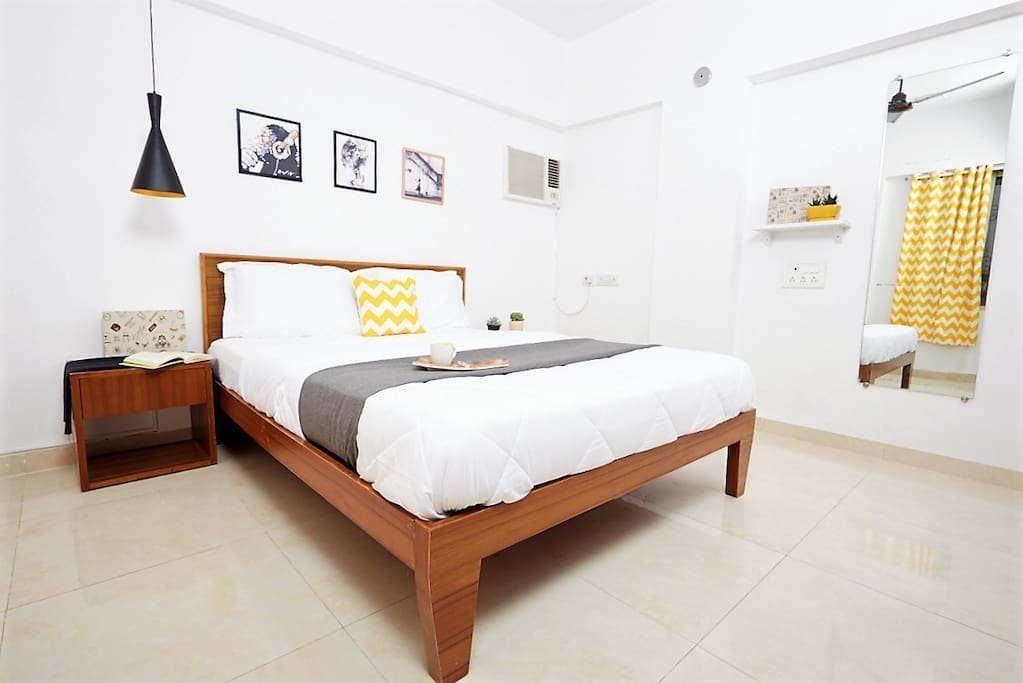 Room with a sturdy Queen sized bed, Orthopedic mattresses and Dr. Back pillows for an incredibly restful sleeping experience.