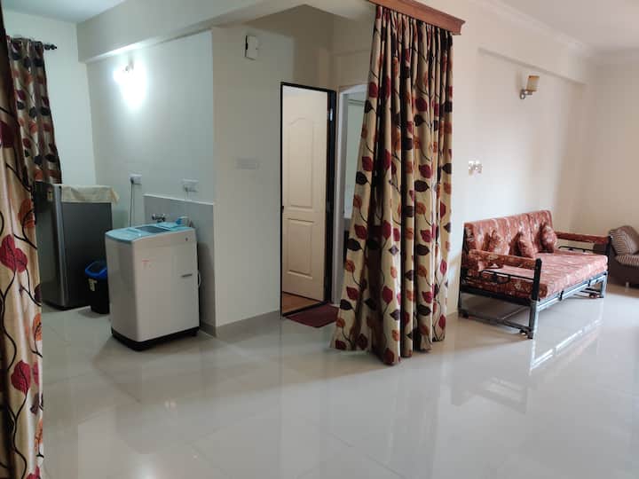 Serene Poolside Apt W/ Beach Access - Goa
