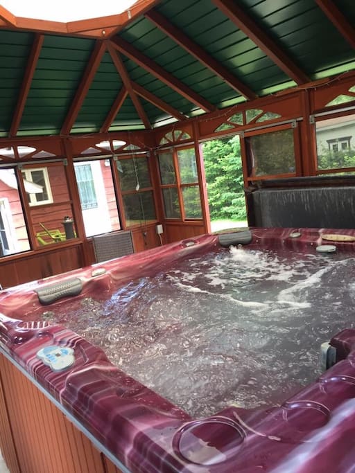 Très grand spa pour 6
