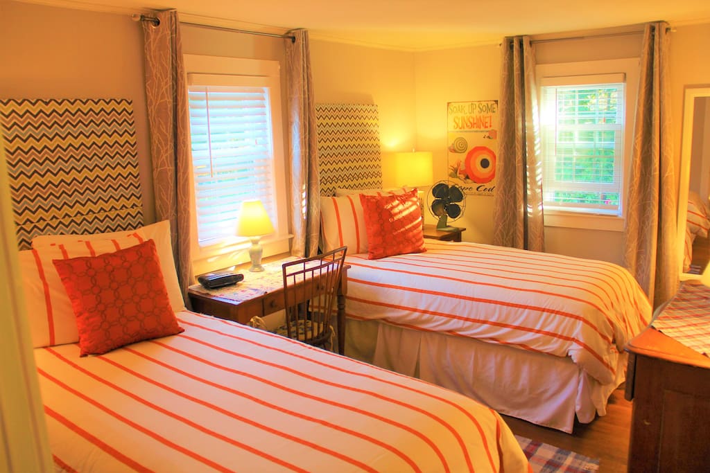 Twin Beds, Room