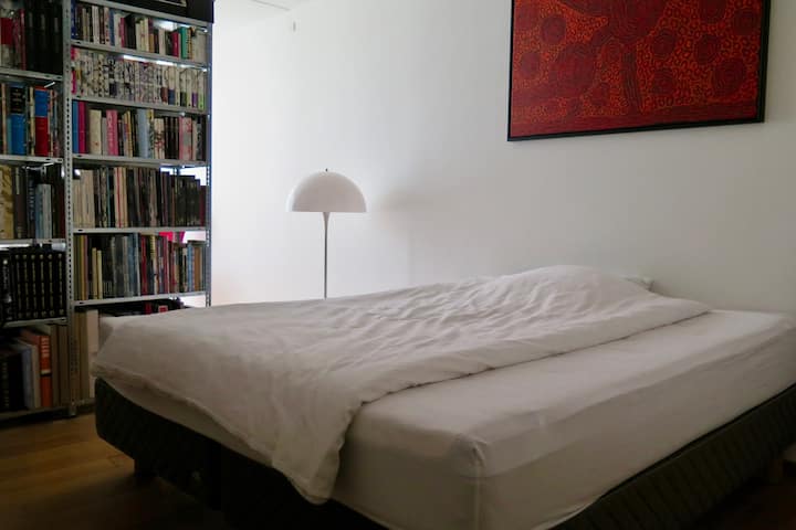 Cama tamaño king DUX súper cómoda en la planta baja