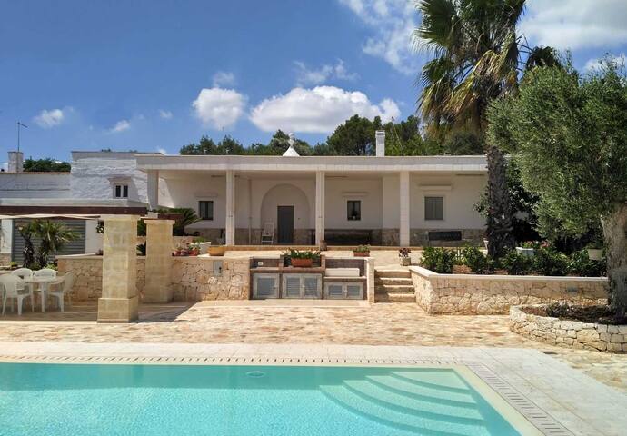 Historic trullo, pool and garden in Itria Valley gallery image 2