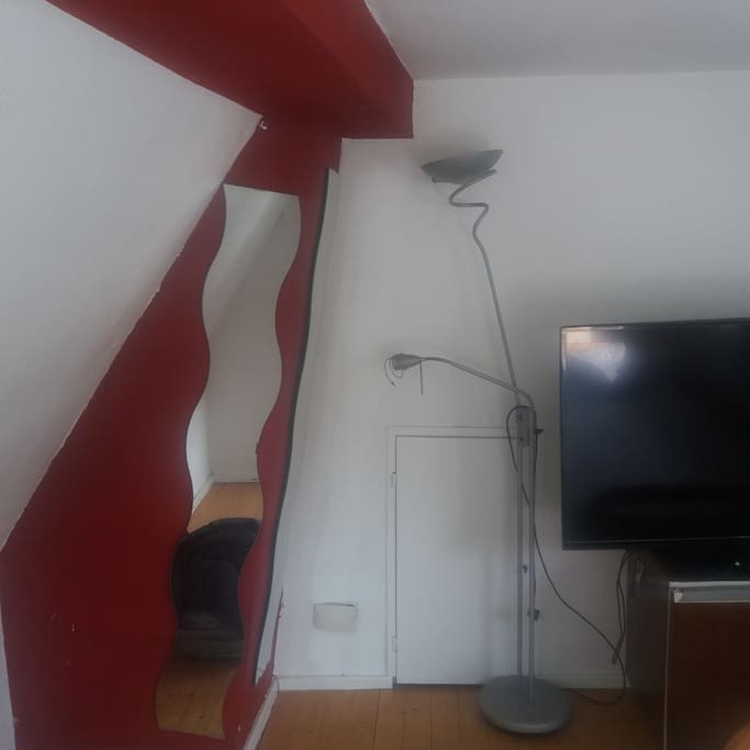 Schiffwand mit Spiegel