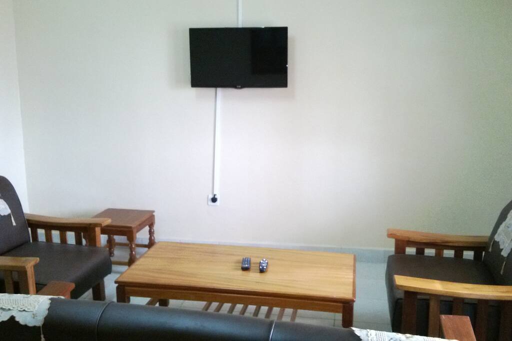 LOUNGE AREA