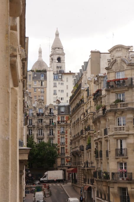 Le Sacré Coeur est à deux pas / We're living just next to the Sacré Coeur