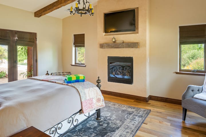 Guest room, downstairs