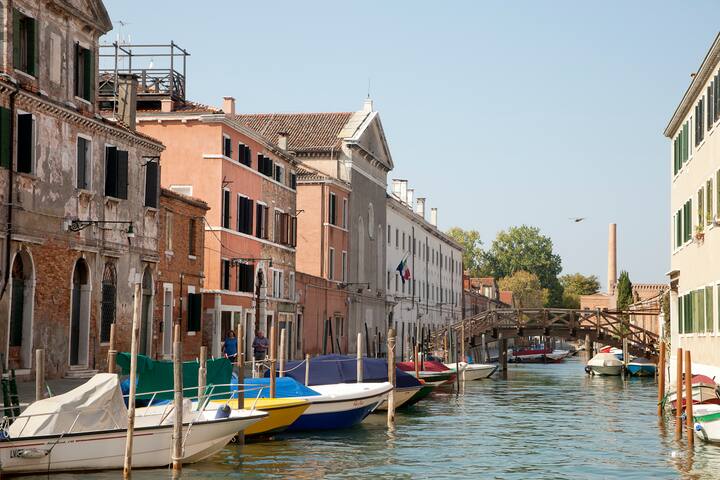 Luxury Bright Spacious 75sqm apt view canal/lagoon