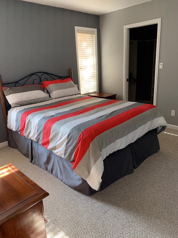A comfortable queen size bed with a full en-suite and walk-in closet. 