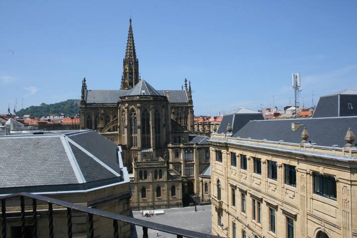 Luminoso apartamento con vistas y parking gratis