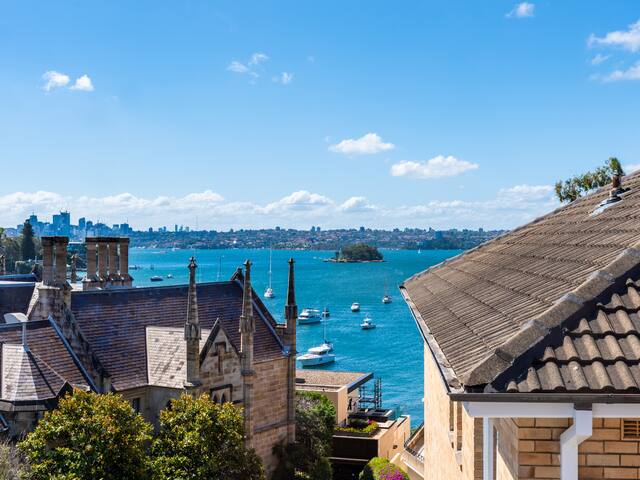 Harbourside Heritage Elegance in amazing location gallery image 2