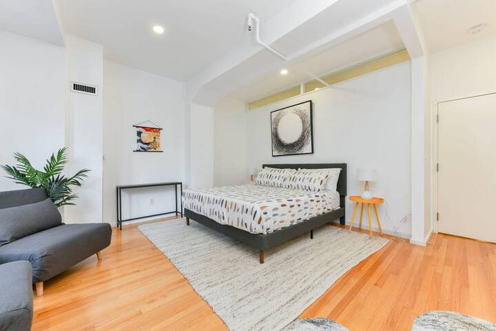 Downtown Crossing, Large Lofted Condo, Location! gallery image 3