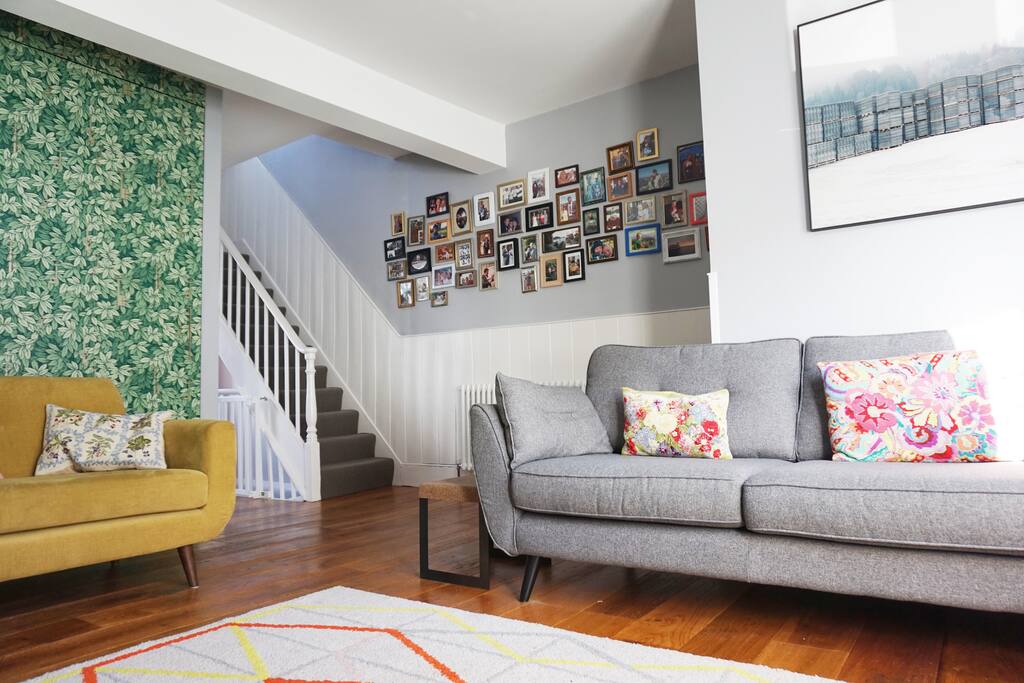 Lounge / entrance hall