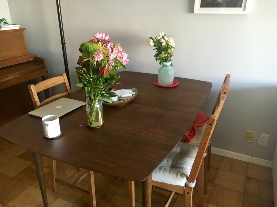 Dining Area/Piano