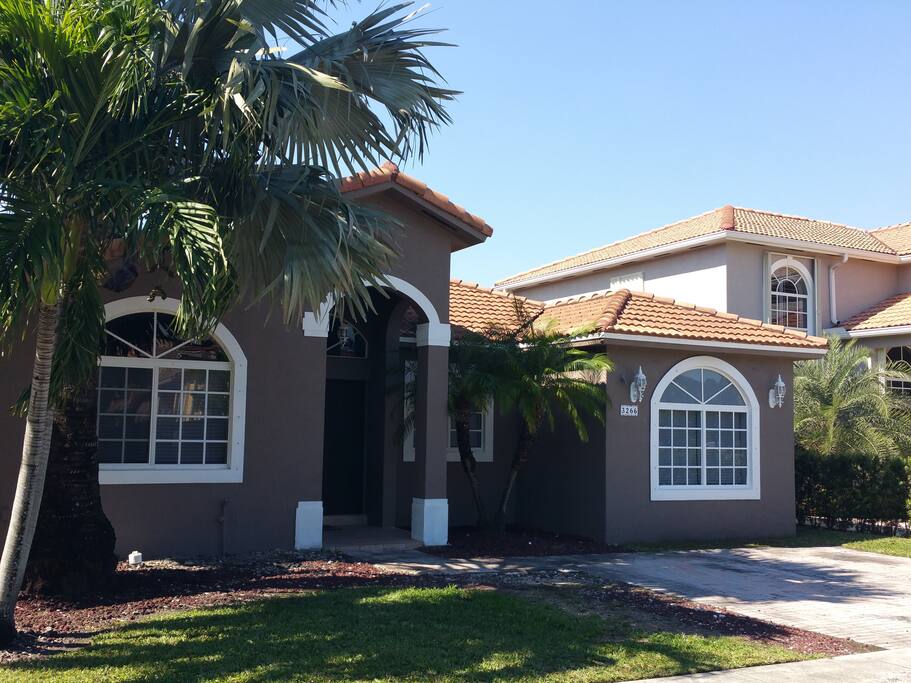NICE HOUSE IN SAFE AND EXCELENT NEIRBOHOOD