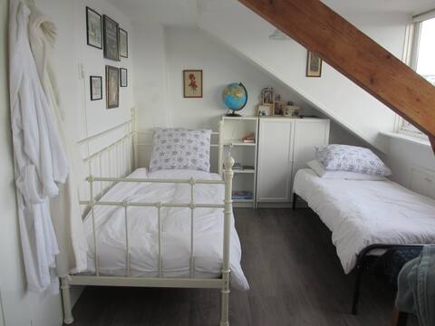 Private room for 2, near The Hague!