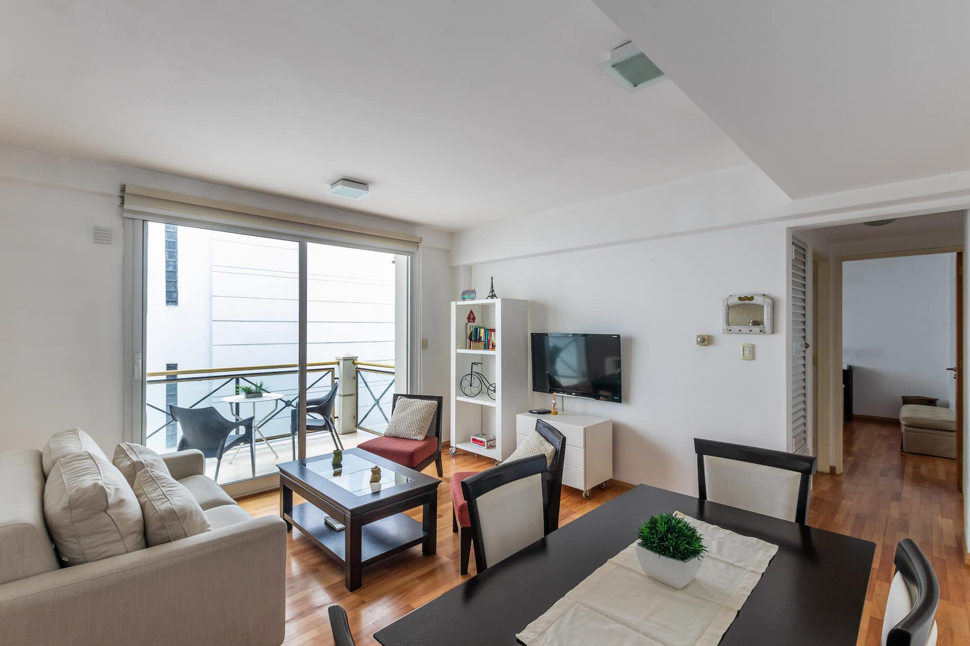 One-bedroom apartment in Recoleta with pool, laundry and 24-hour security