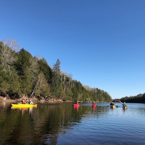 The Old Potter Homestead, Kayaks & Family Retreat