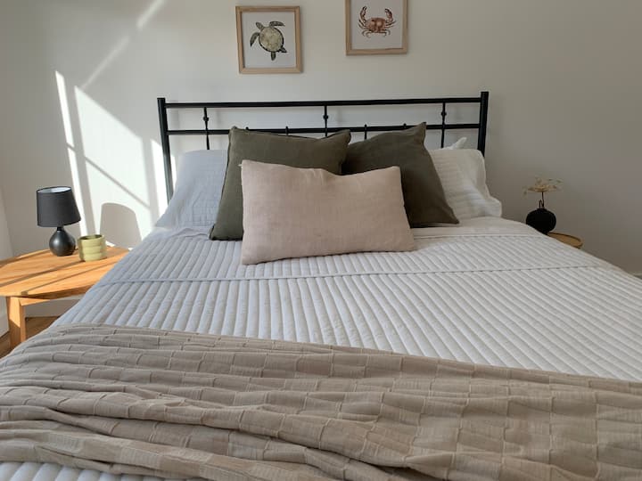 Spavaća soba 2 bračna kreveta (1,6x2).