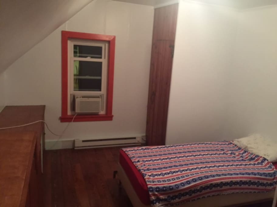 Smaller bedroom with one twin.