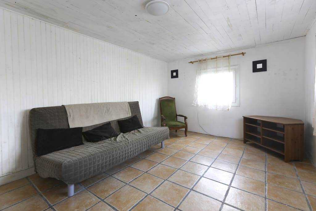 Chambre spacieuse un canapé lit 2 personnes