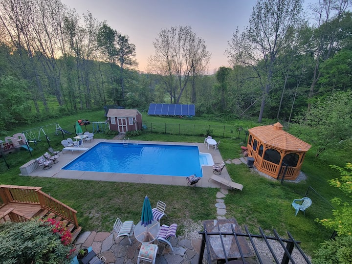 Valley View Farms Home Pool Hot Tub EV Charger Houses for Rent in