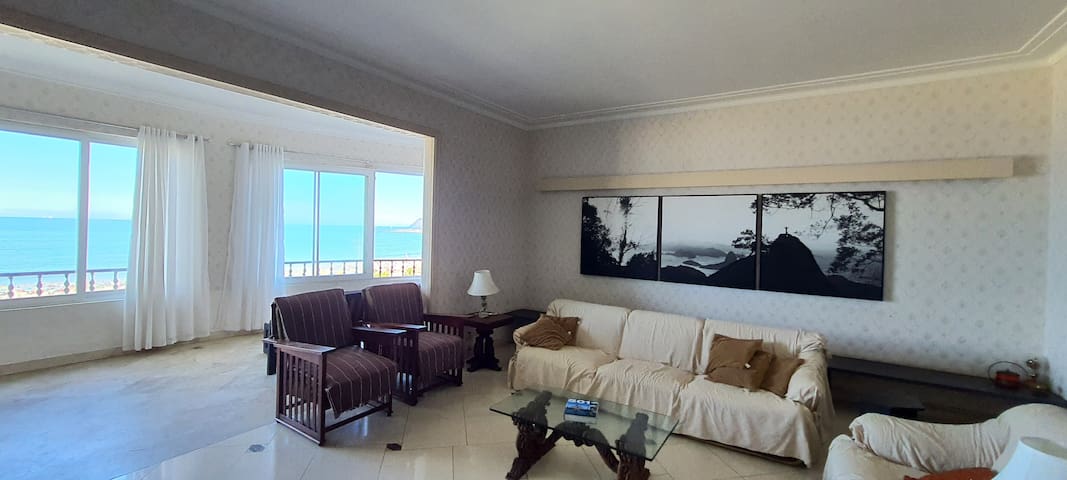 Vista Total da praia de Copacabana e Leme