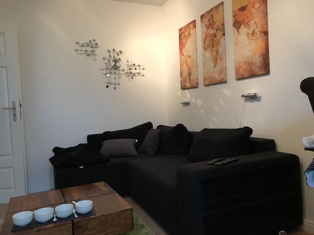 Top performing Airbnb: In the middle of the "artists' quarter" and overlooking the water in Lindenau