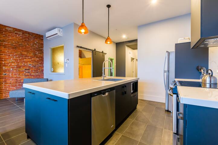 T402- Les Lofts du Trésor – Par Les Lofts Vieux-Qc gallery image 5