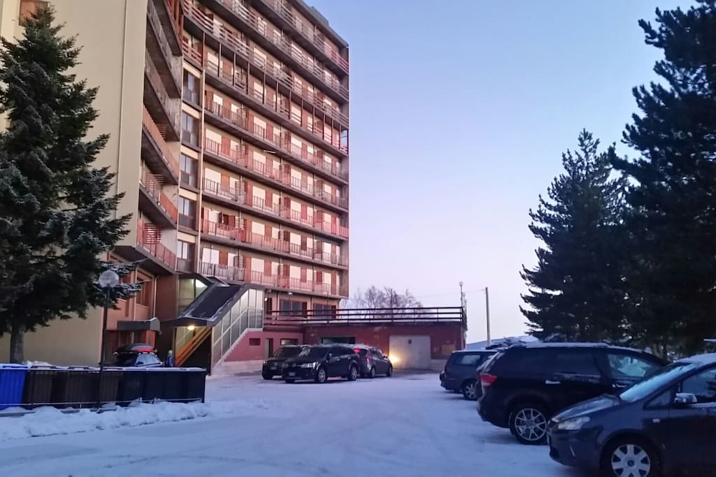 Entrata residence e parcheggio