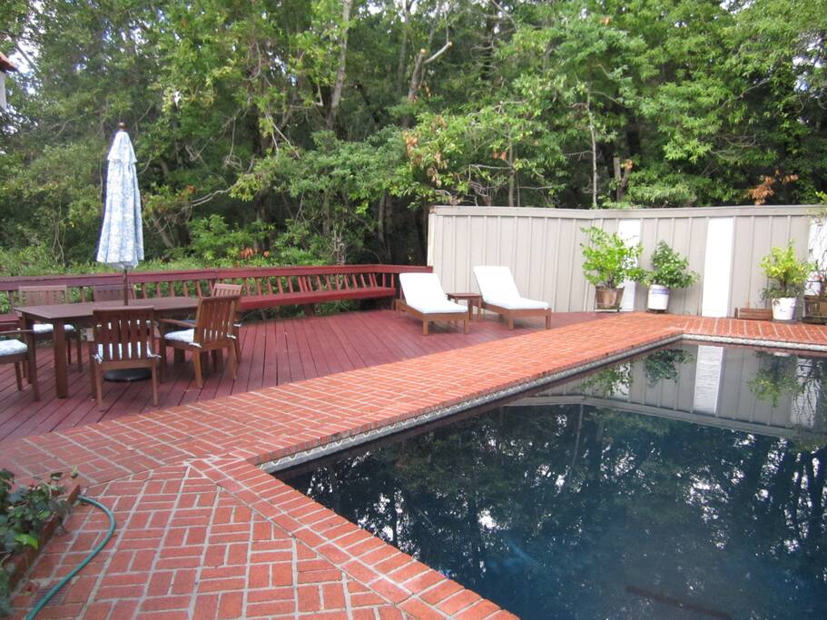 Heated (seasonally) swimming pool.