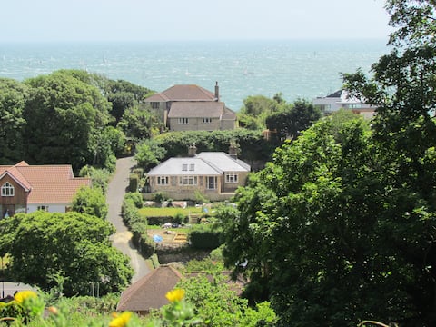 Family cottage near beautiful cove