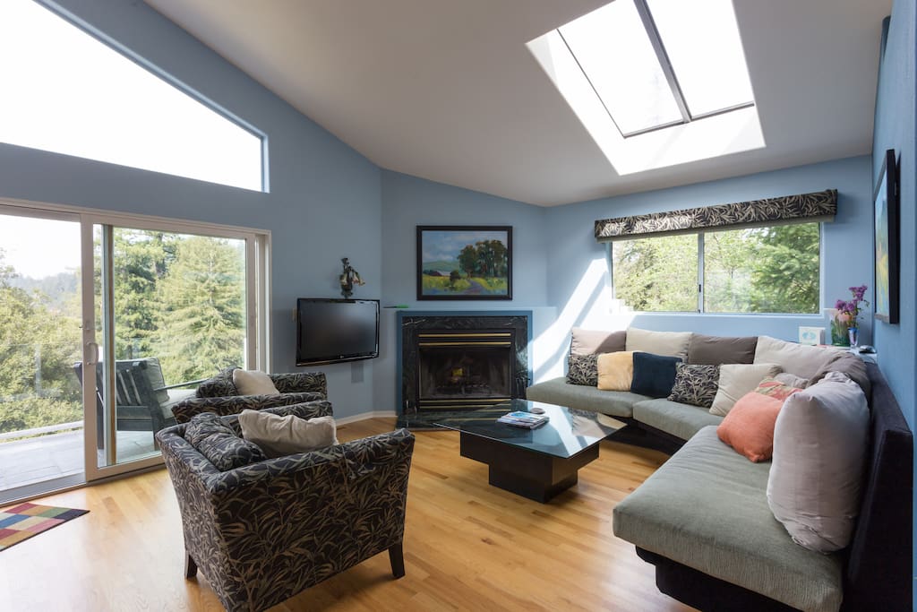 Living room with lots of room to enjoy company