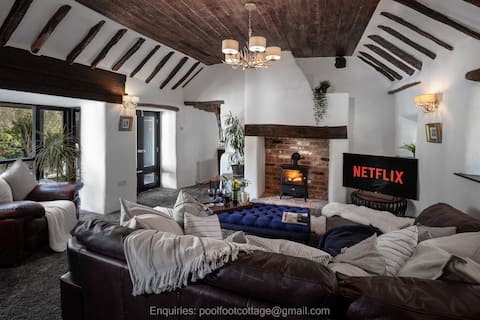 Popular Airbnb listing: 'The Cottage+Tiny House' Combo! Charming Getaway in Fleetwood