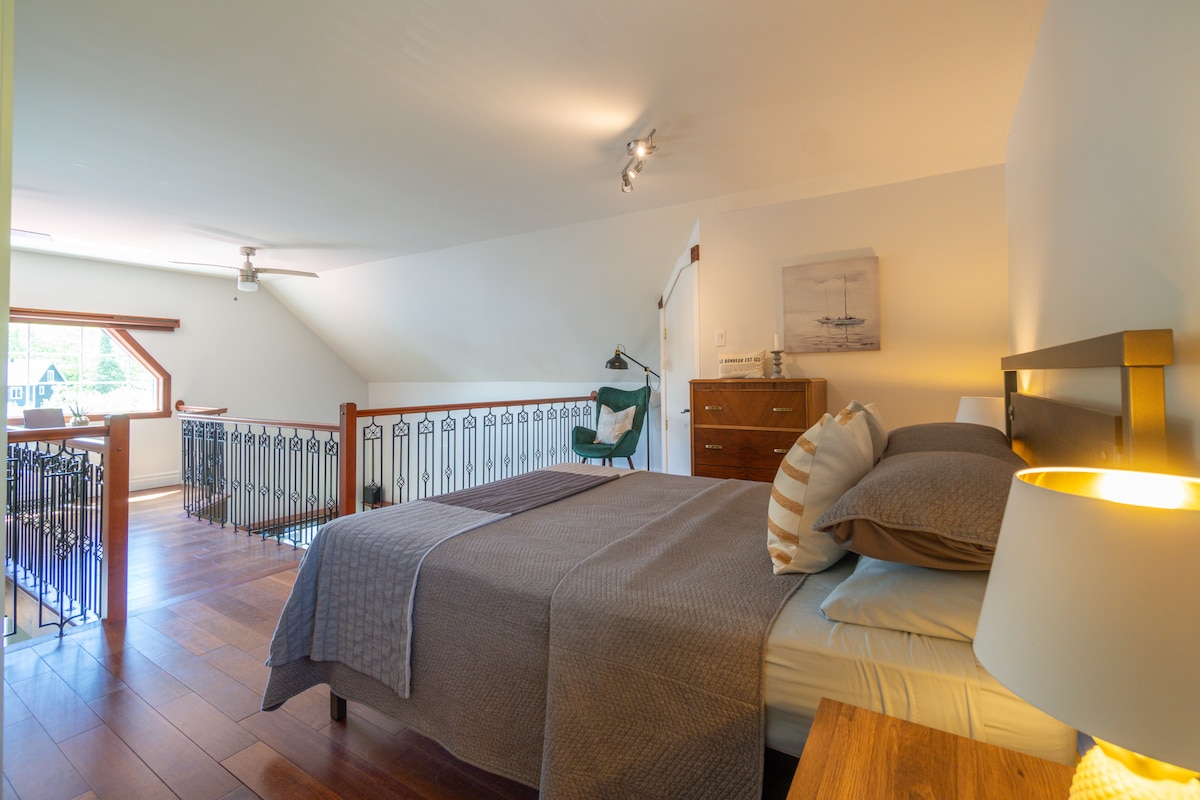 Upstairs is the master bedroom. A cozy queen bed for a good night's sleep.