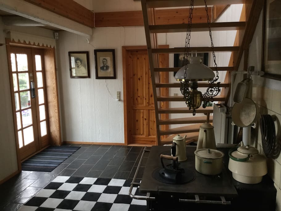 Entrance and hallway.