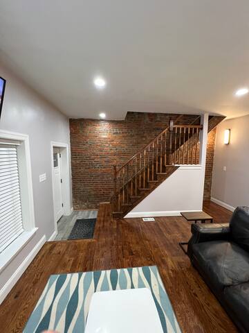New York inspired brick house 4 mins from Train !! gallery image 5