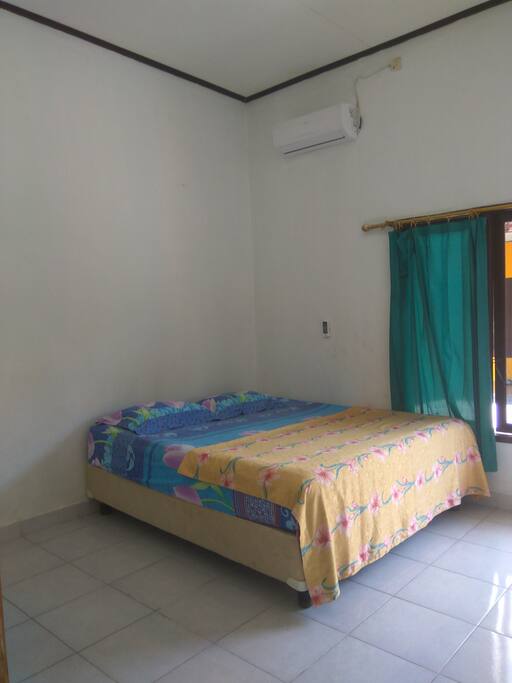 bumiroom with 180x200 bed.